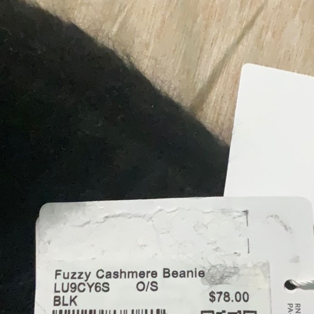 Nwt Fuzzy Cashmere Beanie black color - Picture 9 of 9